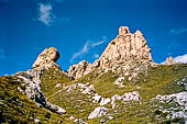 Trekking nel Parco Naturale Puez-Odle. Da Passo Gardena al Rifugio Puez, i picchi del passo Cir.